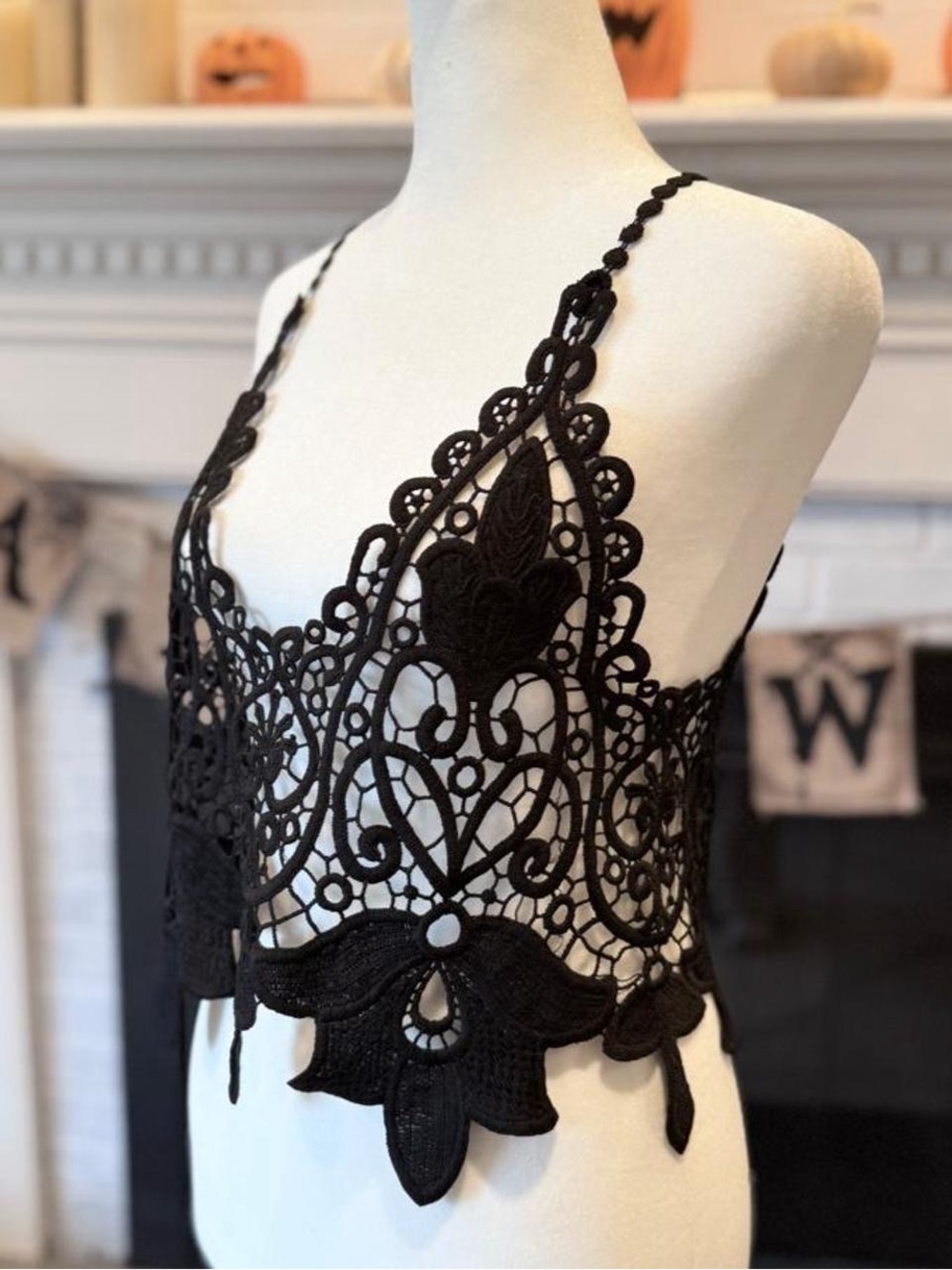 Black Floral Guipure-Style Lace Crop Cami Small